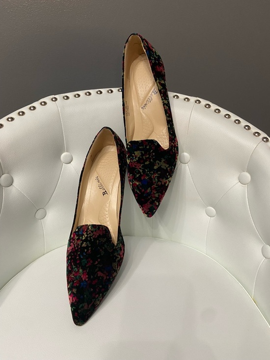 Bellini Shoes - Beautiful BELLINI Bobcat Black Floral Velvet 2.25" Kitten Heel Dark Fairy 11W